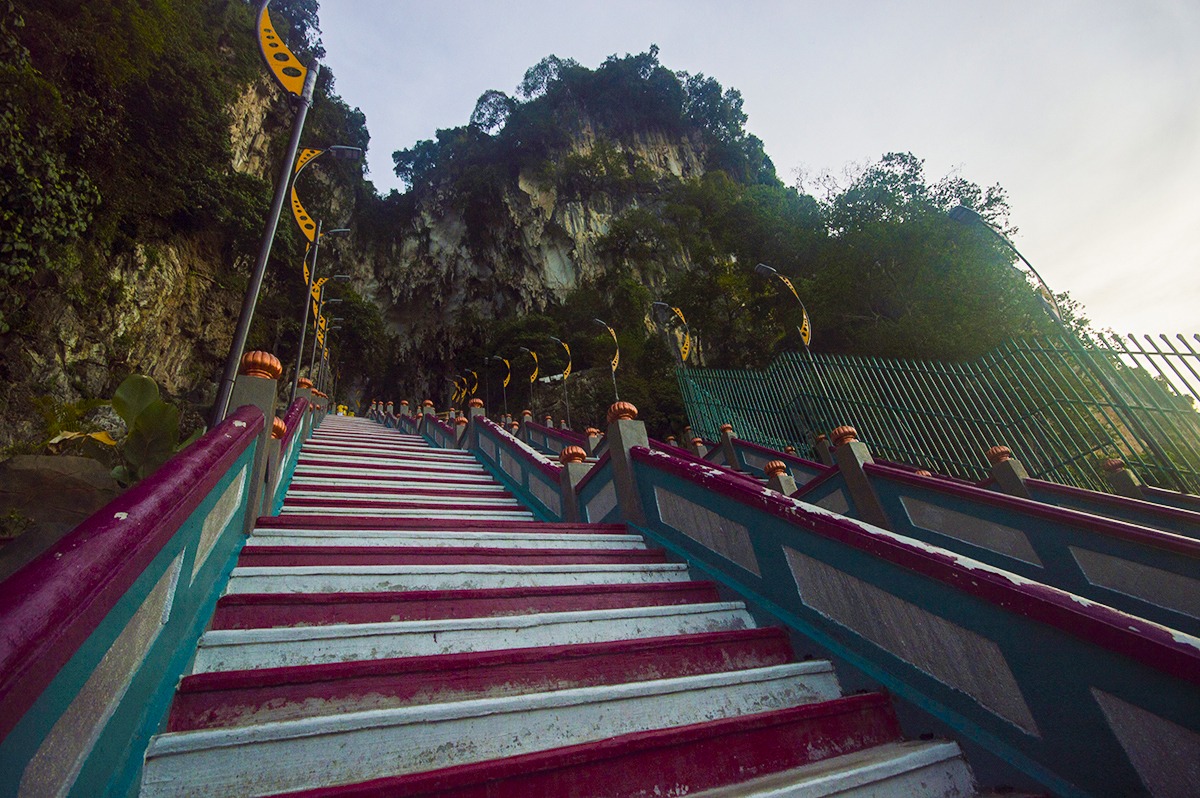 A Layover In Kuala Lumpur 3 stairway batu caves