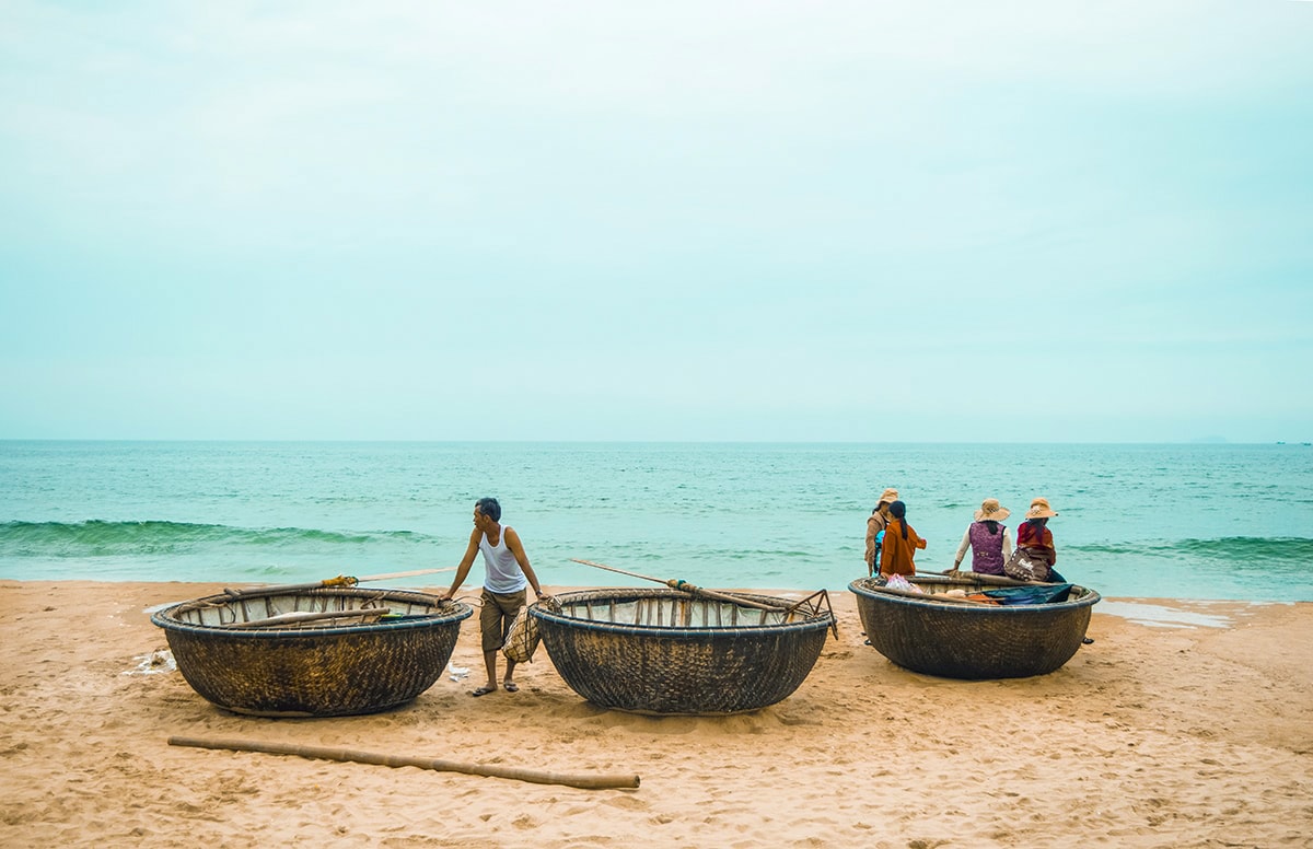 circle boats in hoi an on beach