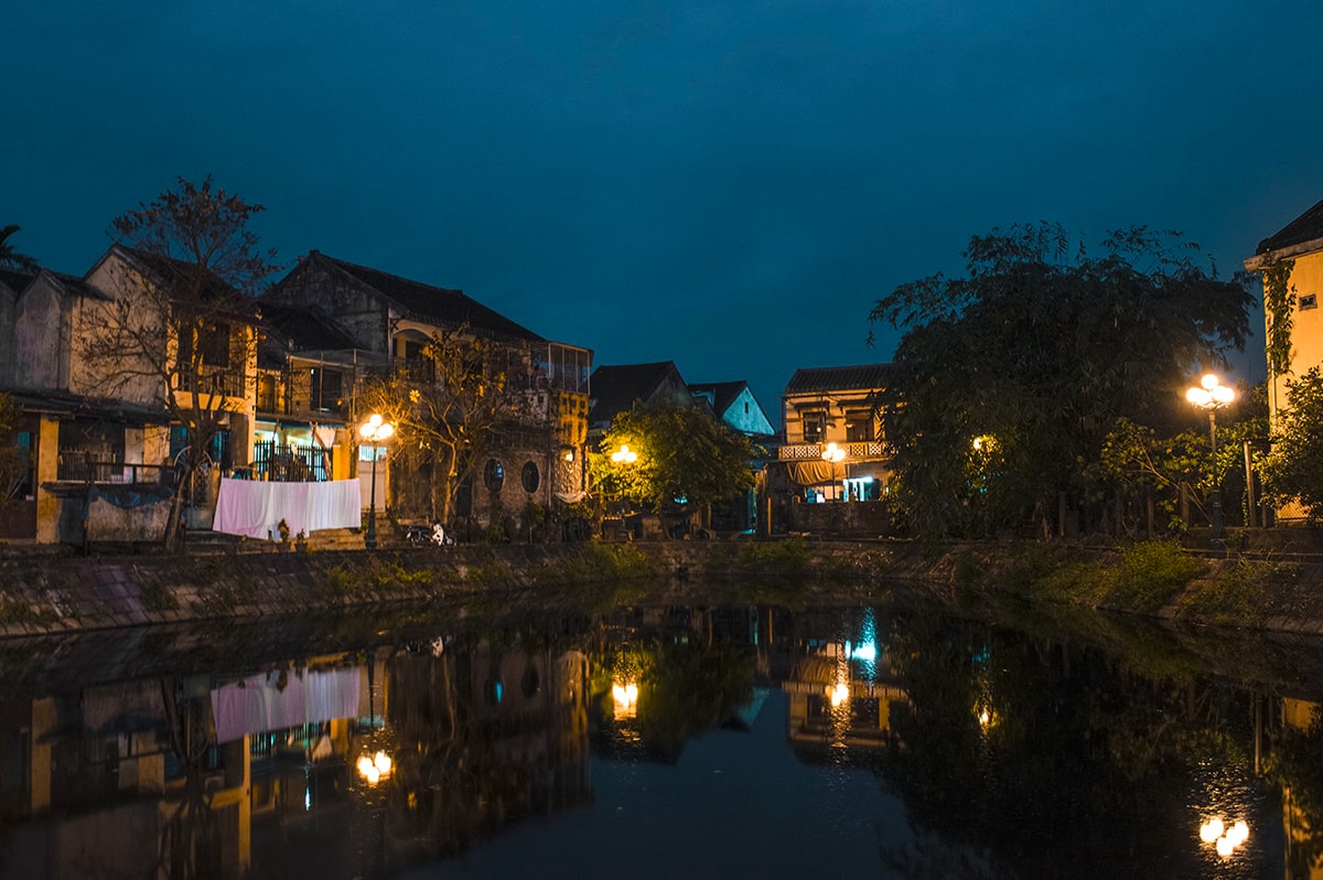 things to do in hoi an by night