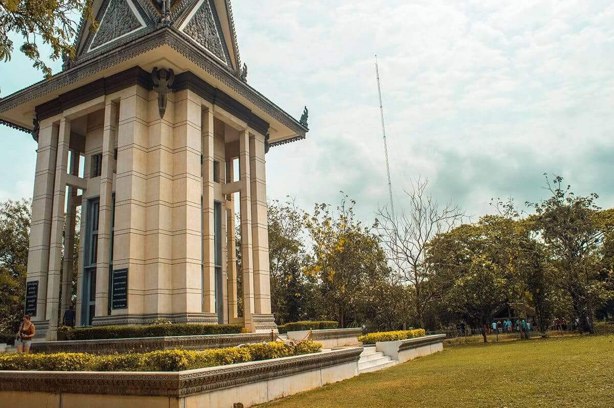 killing fields in phnom penh cambodia