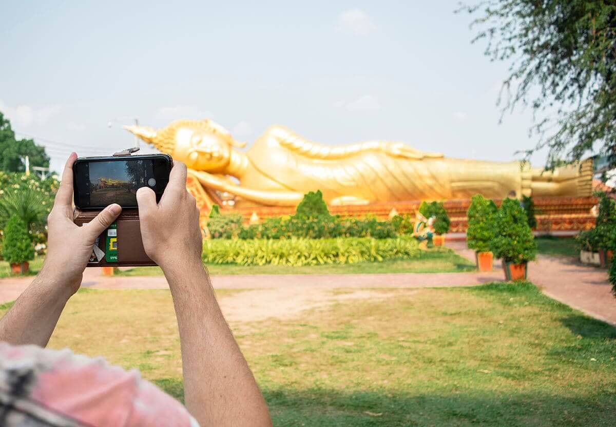 one day in vientiane golden reclining buddha