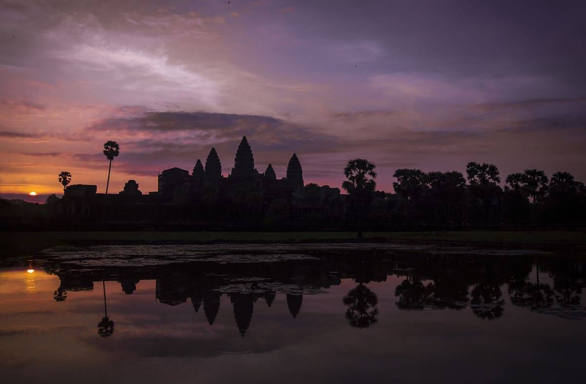 experiencing sunrise at angkor wat is a must on the 4 days in siem reap itinerary