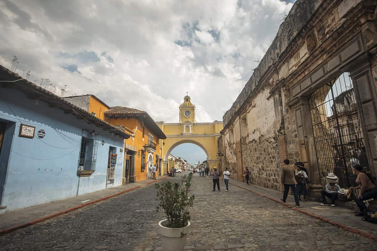 the beautiful arco de santa catalina is a must visit while on your 4 days in antigua itinerary