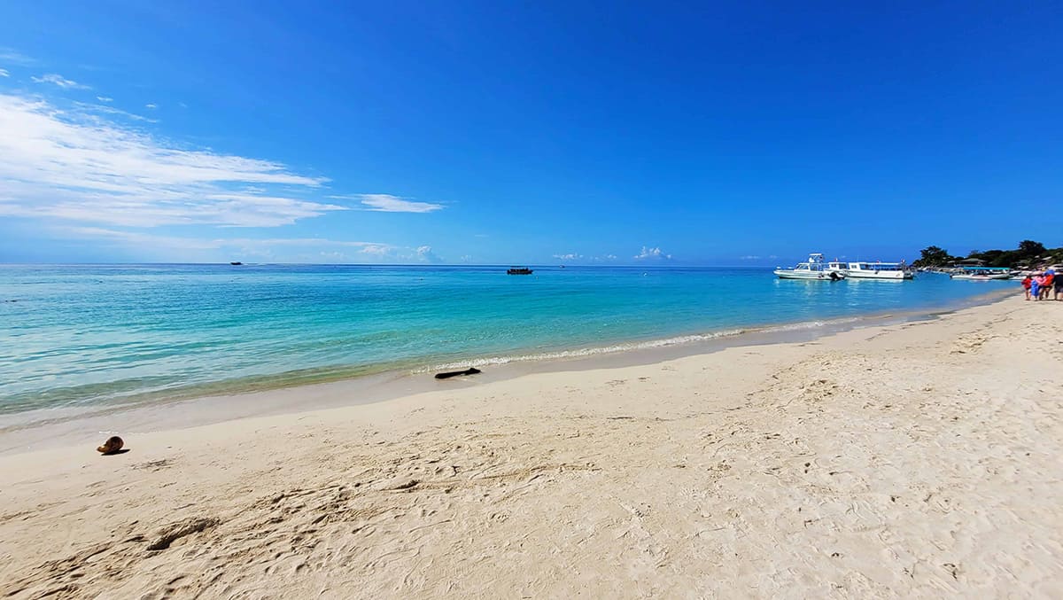 enjoy white sandy beaches at west bay in roatan