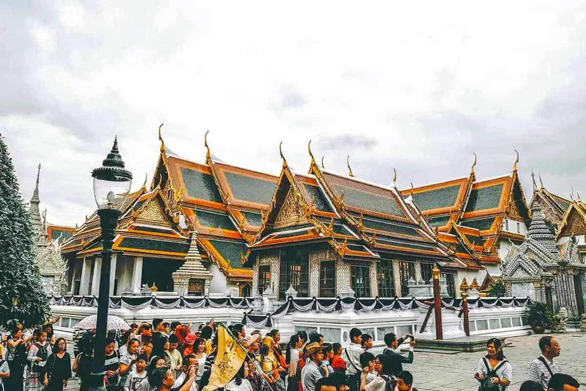 crowds outside the grand palace bangkok