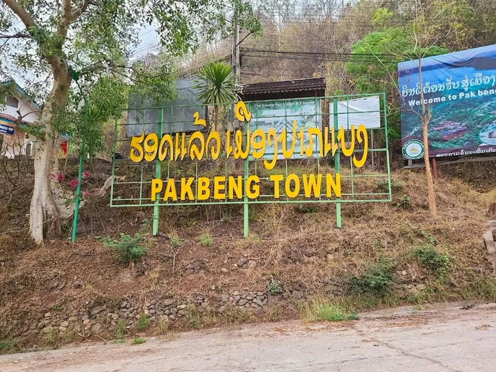 Slow Boat Laos: My Honest Guide After Doing It Twice (2026) 46 The big yellow sign welcoming you to Pakbeng Town