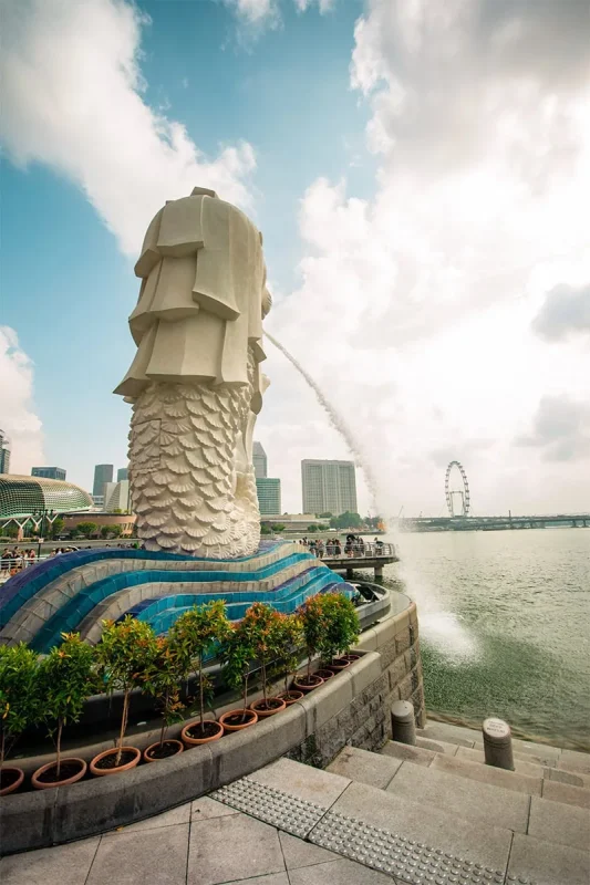 Spectra Light Show Singapore: Times, Best Views & Tips 16 Standing behind the Merlion and Merlion Park with the Singapore Flyer in the background