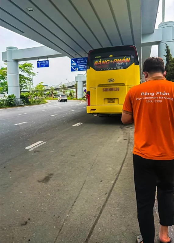 Hanoi Airport To Ha Giang: How To Get There 54 Bang Phan bus arriving at Hanoi Airport for the journey to Ha Giang