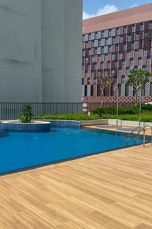 Hotel Mi Rochor Review: Is It Worth Staying Here? (2026) 19 The pool at Hotel Mi Rochor on a sunny day
